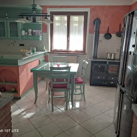 A 2,5 Km Dal Centro Di Alba Con Vista Sulle Langhe Ferienhaus Treiso