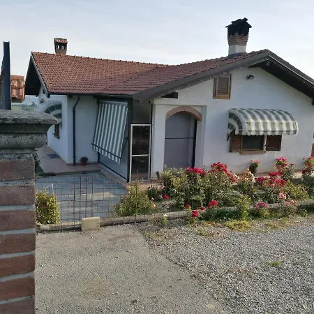 A 2,5 Km Dal Centro Di Alba Con Vista Sulle Langhe Ferienhaus *